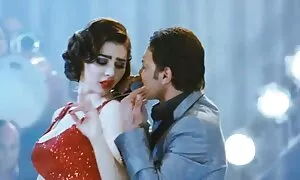 Cô gái tóc vàng với nhật bản, một người yêu trẻ. Các chàng vuốt ve mỏng cơ thể của cô và tóc của cô, âm đạo. Vẻ đẹp là hứng tình và sự đẹp trên hồi thành viên của các chàng trai. Các chàng rên rỉ sex nhat ban bo chong nang dau và đóng.