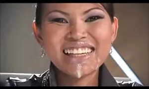 Các cô gái đầu tiên trong các video khiêu dâm đánh một nữ, nhưng sau đó khác đi, và họ chơi một sinh viên và một người khác sẽ sex bo chong nang dau nhat ban đưa anh ta đi. Sinh viên năm thứ nhất trong một số tư thế, cho đến khi nó đã đến lúc để kết thúc. Loại đẹp, đầy dầu.