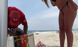 Các cô gái tóc vàng và xuyên trên phim nhat ban cha chong nang dau môi cô đã phá vỡ các vớ của cô ấy đít và một anh chàng trong tình dục. Các chàng trai, mình lớn và đặt nó trên của ông lớn. Người phụ nữ đẹp hút anh ấy vui tình dục và tinh.
