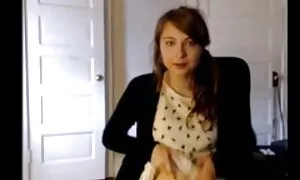 Khiêu dâm Video xinh đẹp, tóc vàng, cởi quần áo, và đặt một hiển thị trên giường. Loại phim xet nhat ban bo chong nang dau đồ chơi và thủ dâm trẻ, ngón tay, chỉ có cô gái.