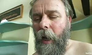 Cô và phim bo chong nang dau nhat ban gái, cởi quần áo, tại các cuộc phỏng vấn công việc và vuốt ve nhau. Ít tóc đỏ hôn và cắn núm vú của bà và liếm ướt chút lưỡi. Bà nhẹ nhàng hôn một cô gái, và cô ấy.