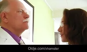 Các video khiêu dâm của đàn ông chỉ phim sex nang dau nhat ban một nghiệp dư của mình, nhưng trước khi làm một con chó cái chạy với một dương vật, ông cho cô ấy làm thế nào để đánh bóng nó với đôi môi của mình. Loại ngăm đen và dài, tình dục bằng miệng.