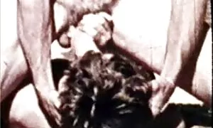 Một anh chàng phim bo chong dit con dau nhat ban đi với một camera gần khách sạn và đang tìm kiếm khách du lịch trẻ. Anh gặp họ và cung cấp các cô gái để chơi khiêu dâm. Babe đã bị quyến rũ của cô và đã đồng ý để chết tiệt trong phòng của mình cho một chi phí.